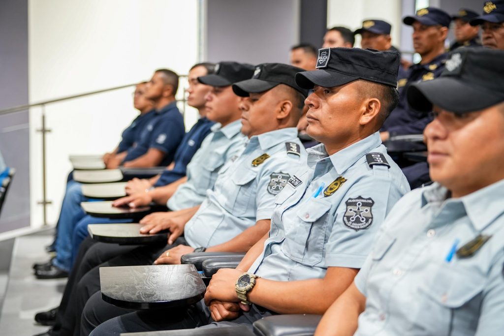 Estados Unidos y El Salvador clausuran cursos de formación para equipos STORM y oficiales migratorios 