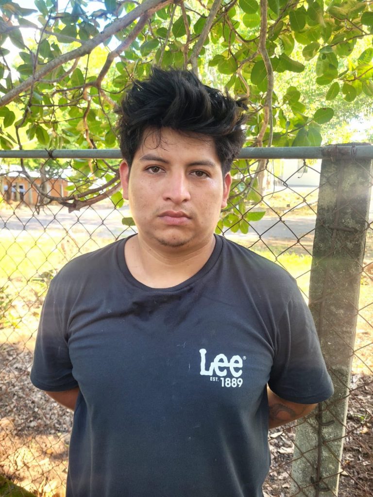Agentes K9 y antinarcóticos capturan a sujeto con marihuana y cocaína