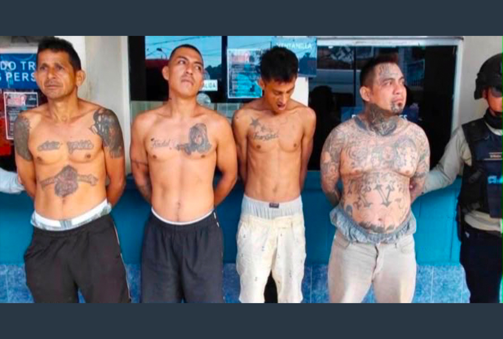 Policía recibe a cinco pandilleros deportados, entre ellos “Little Man”, fuente de un “medio de comunicación”
