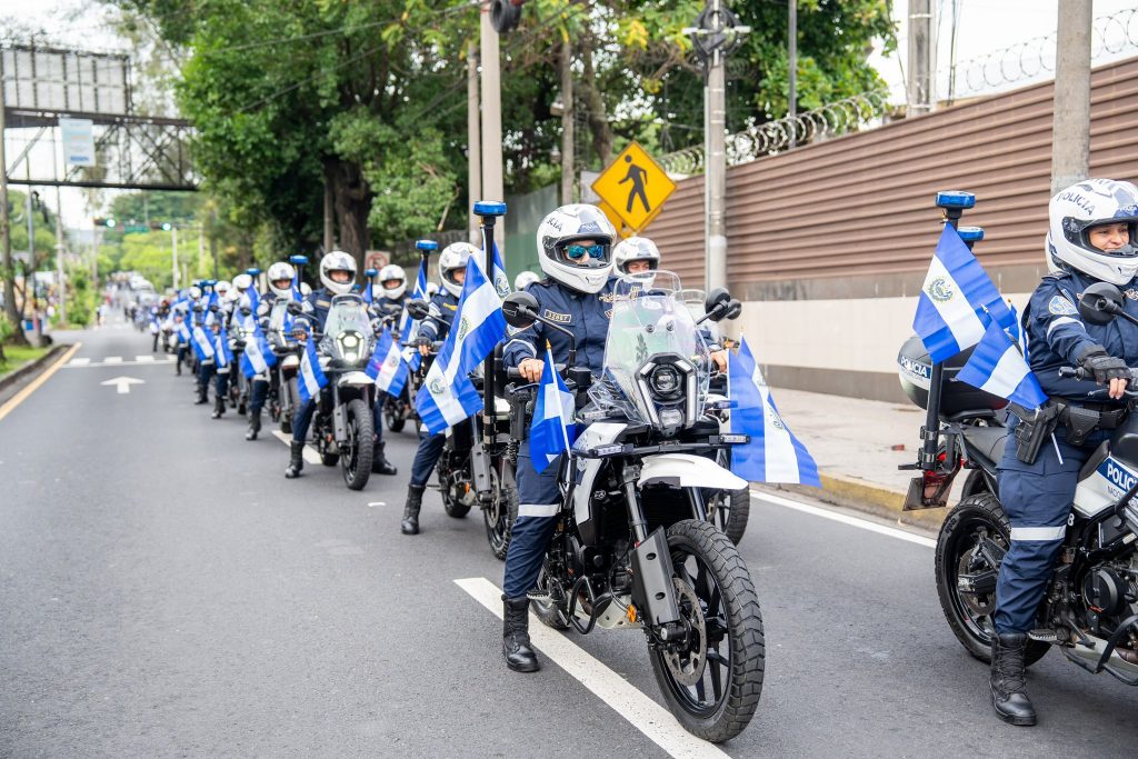 Fuerza policial se suma a la celebración de los 205 años de independencia