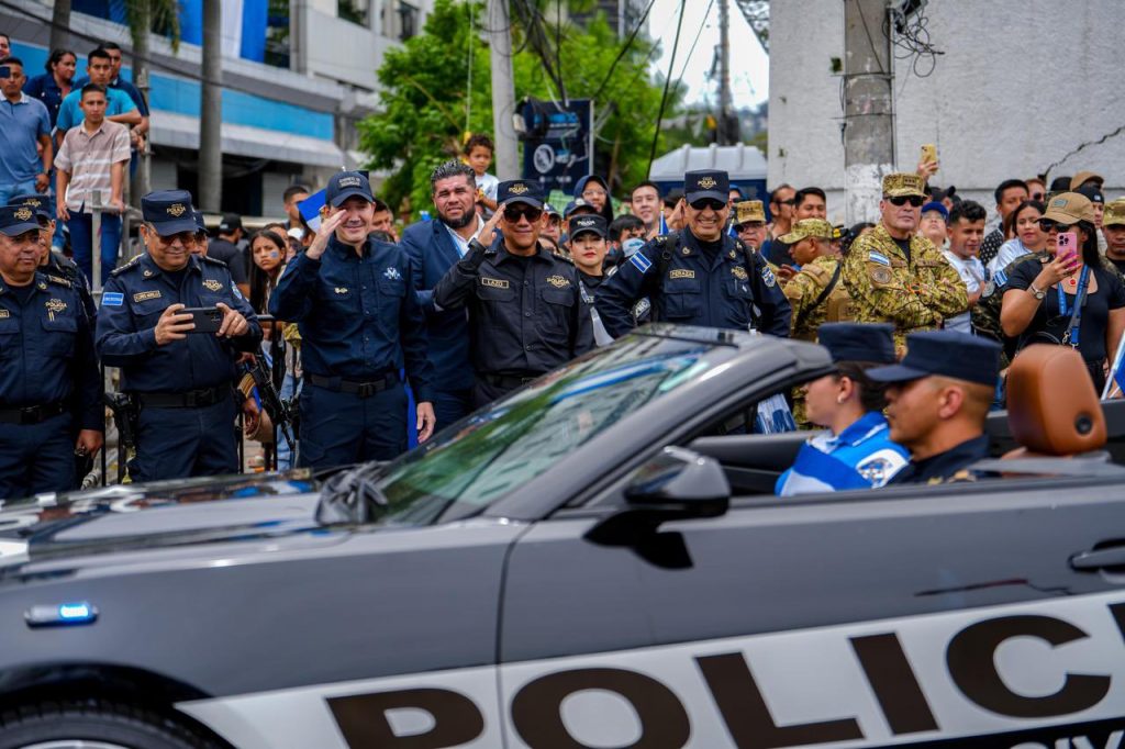 Fuerza policial se suma a la celebración de los 205 años de independencia