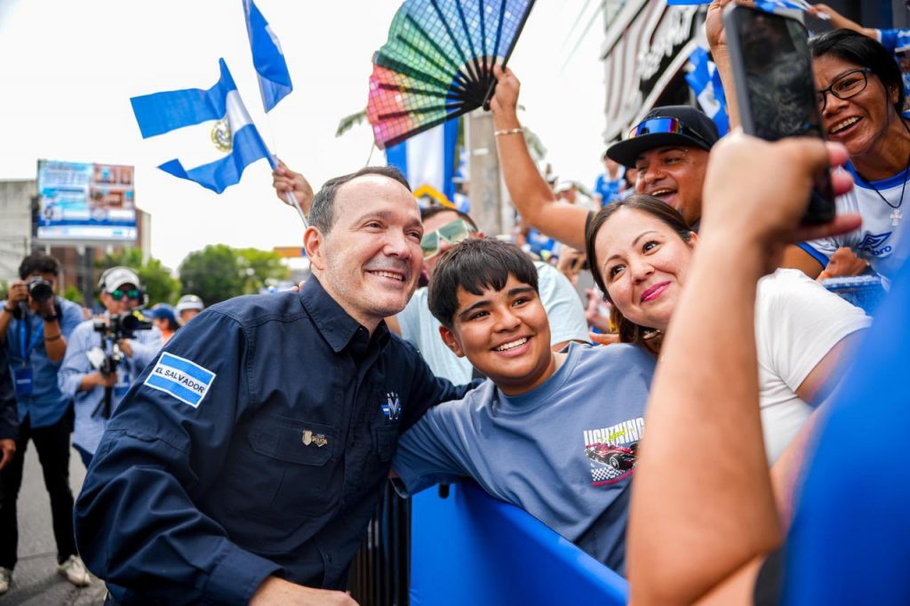Fuerza policial se suma a la celebración de los 205 años de independencia